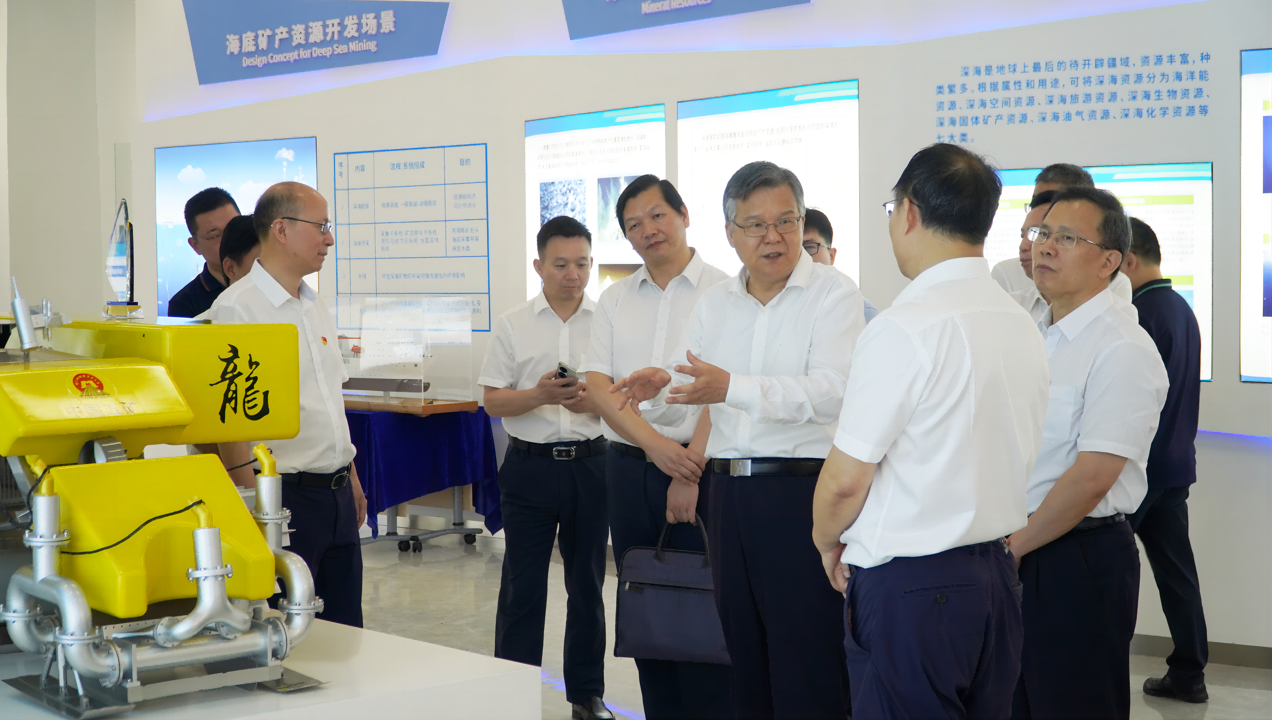 湖南省委常委、常務(wù)副省長李殿勛到長沙礦冶院調(diào)研