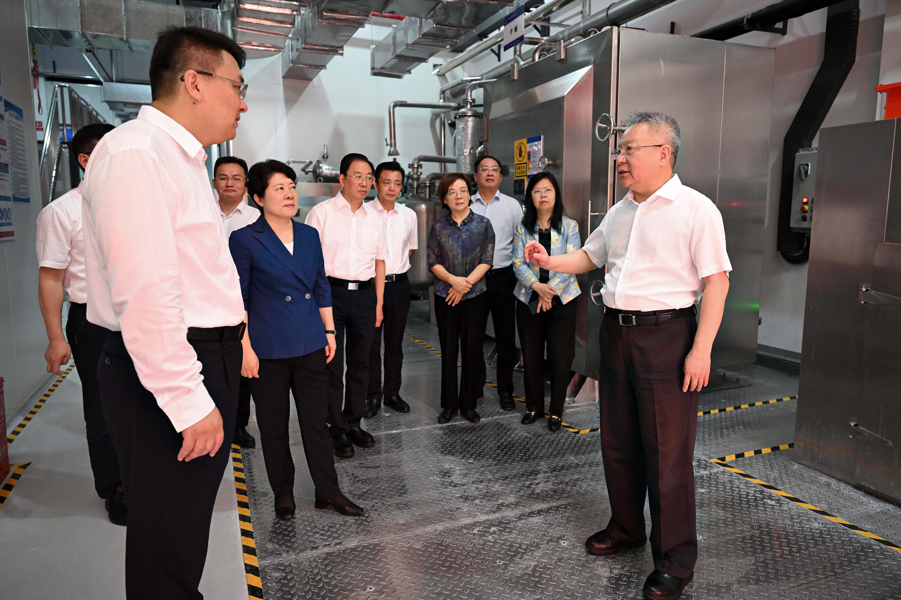 湖南省委書記沈曉明到長沙礦冶院調(diào)研新能源產(chǎn)業(yè)發(fā)展