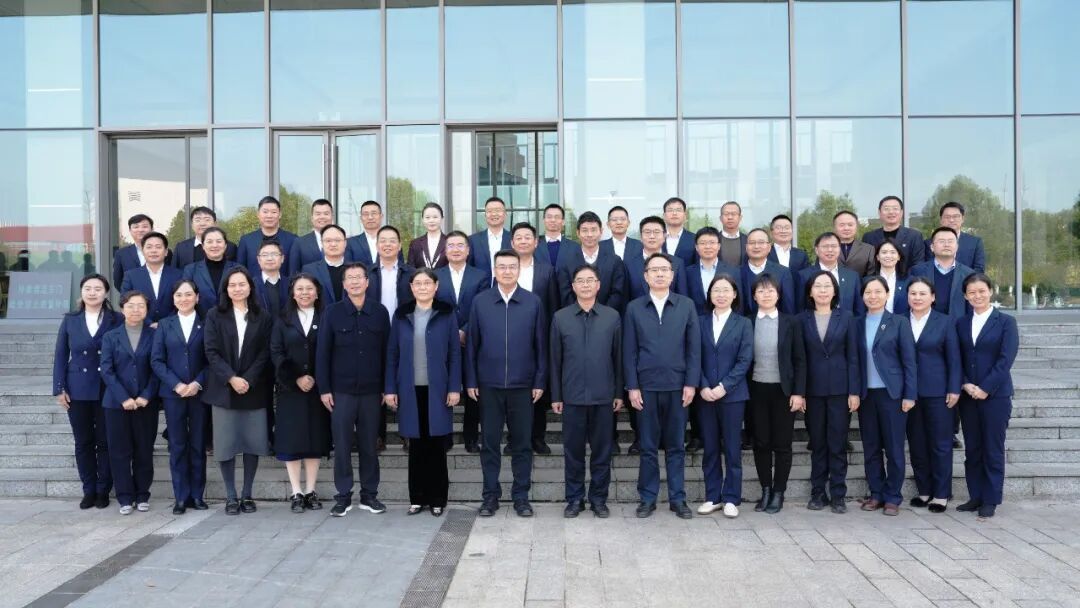 長沙礦冶院2025年關(guān)鍵崗位干部管理能力提升班結(jié)業(yè)